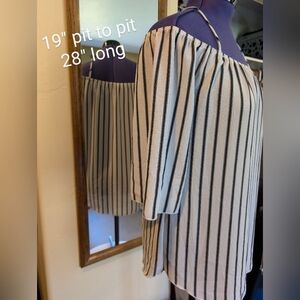 NWT-Free Kisses Women's Blouse